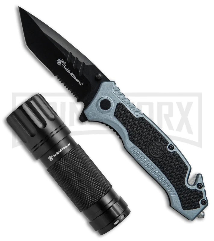Smith & Wesson 2-Piece Combo Set W/Folding Knife And Galaxy Flashlight